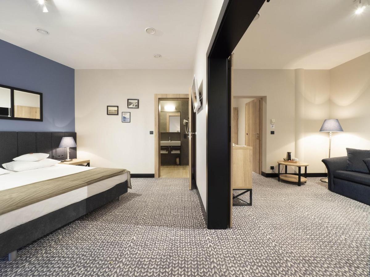 Hotel Wojciech Августув Экстерьер фото